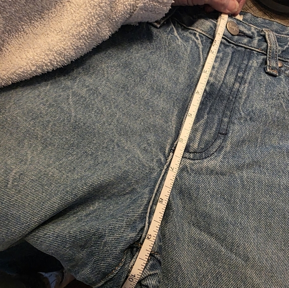 269. Wrangler Worldwide Wide Leg Raw Hem Jeans - Picture 3 of 8